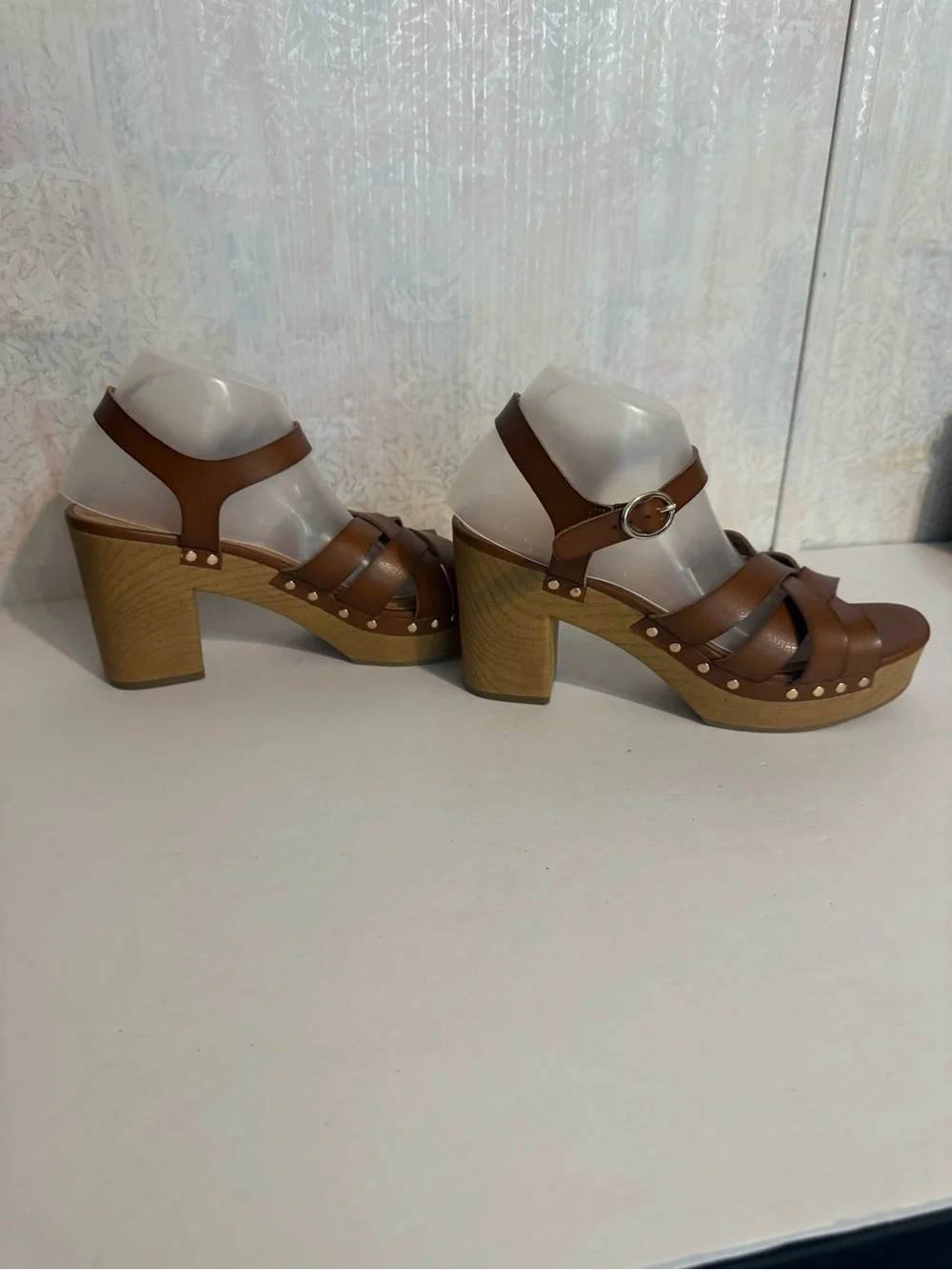 Old Navy Brown Crisscross Strappy Ankle Wood Look Wedge Sandals, Comfortable 10